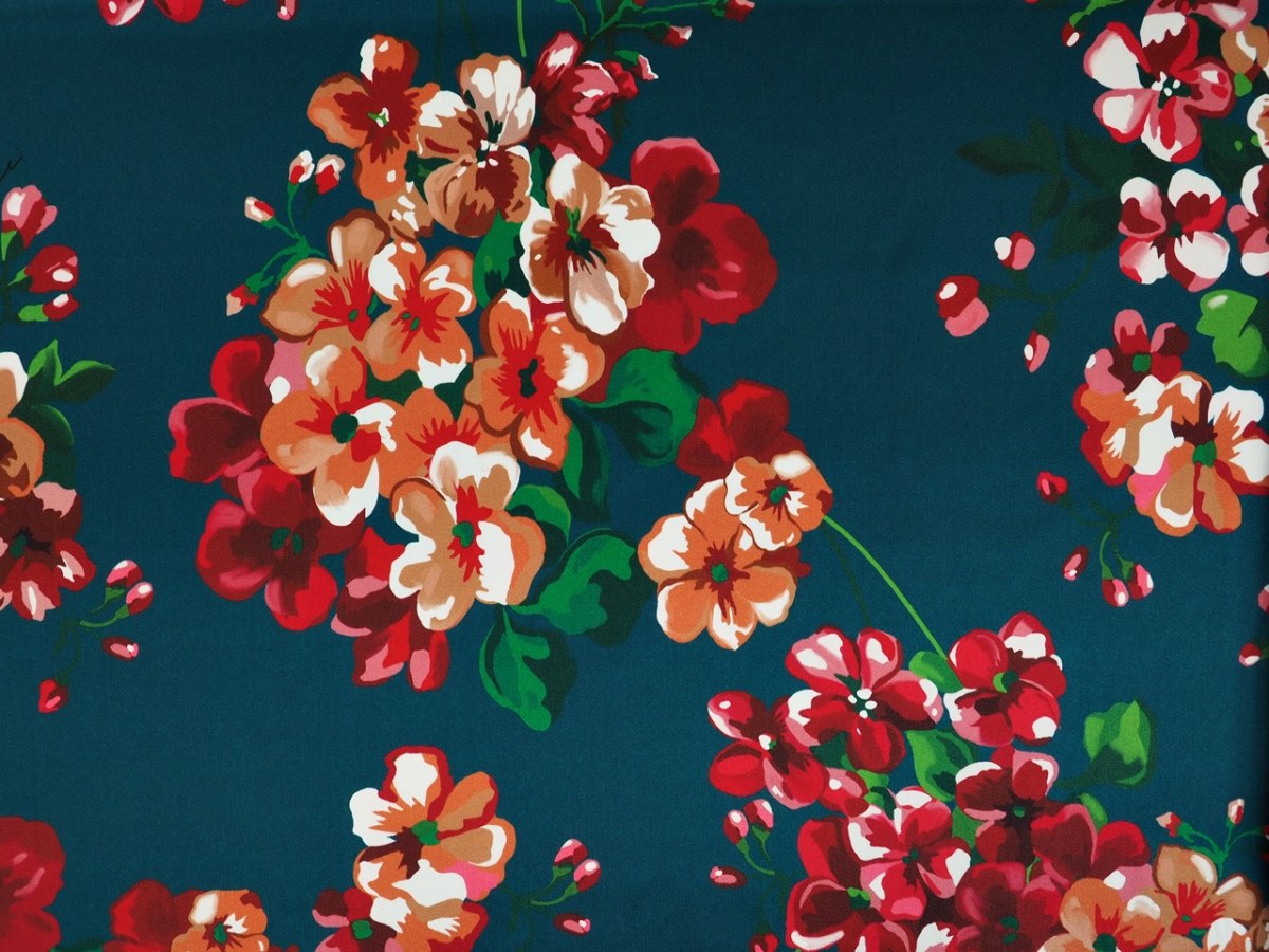 Jedwab sygnowany - Geranium na szmaragdowej zieleni Jedwab sygnowany - Geranium na szmaragdowej zieleni