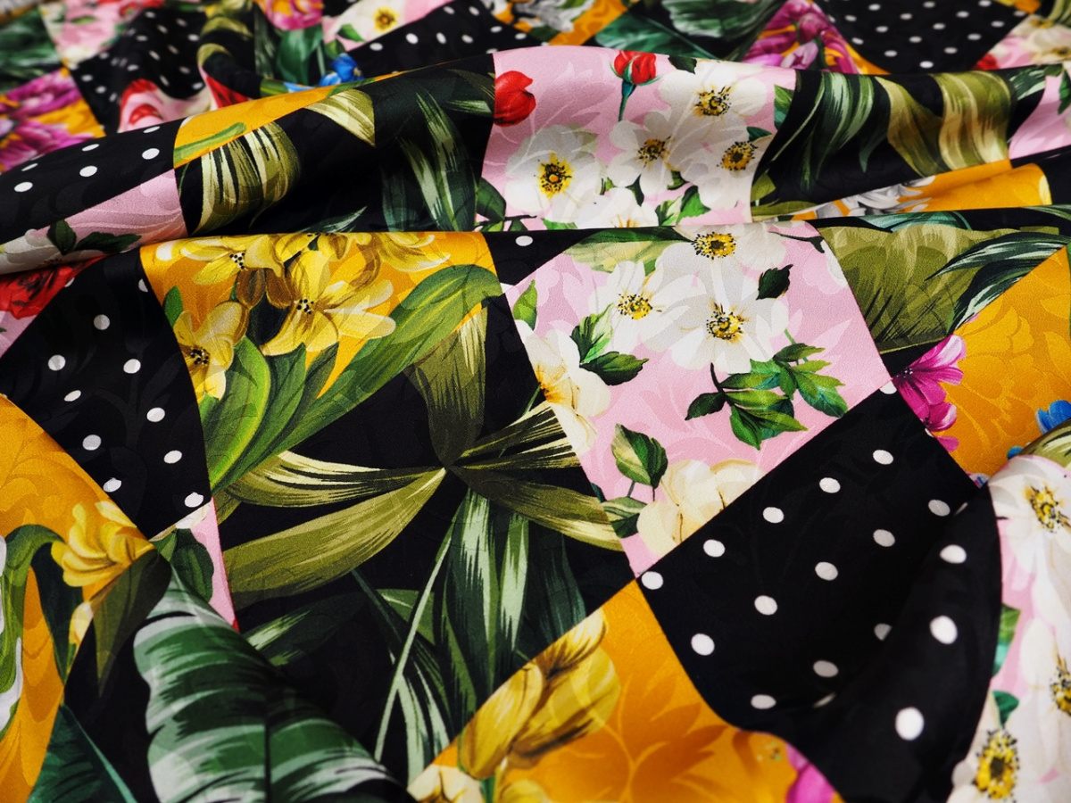 Jedwab - Patchwork, grochy, kwiaty, wytłoczenia Jedwab - Patchwork, grochy, kwiaty, wytłoczenia