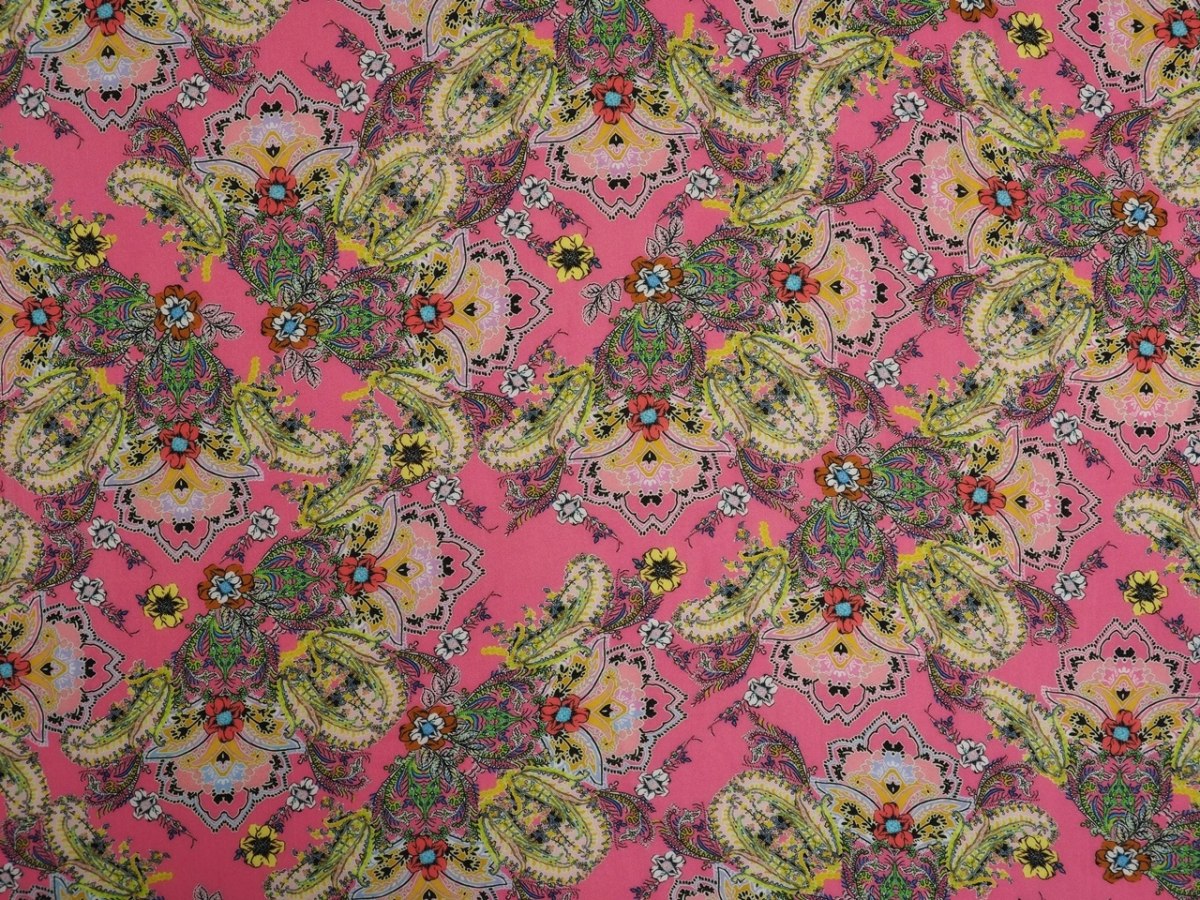 Wiskoza szyfon - Orientalne ornamenty na różu Wiskoza szyfon - Orientalne ornamenty na różu