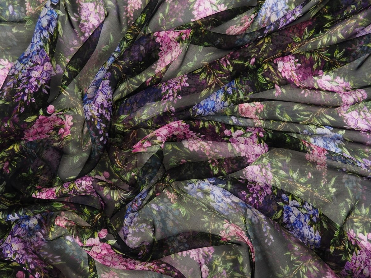Jedwab szyfon - Kolorowe wisterie czarne tło