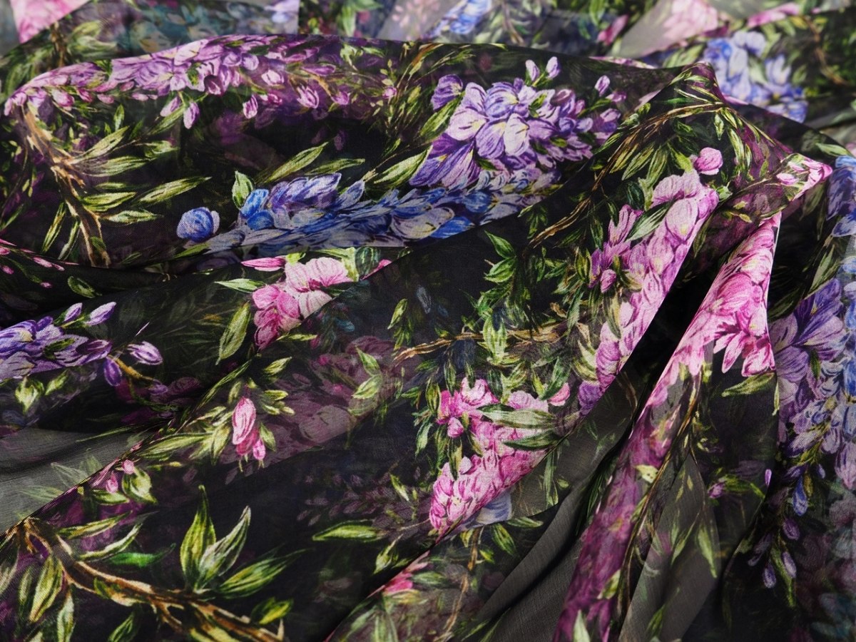 Jedwab szyfon - Kolorowe wisterie czarne tło Jedwab szyfon - Kolorowe wisterie czarne tło