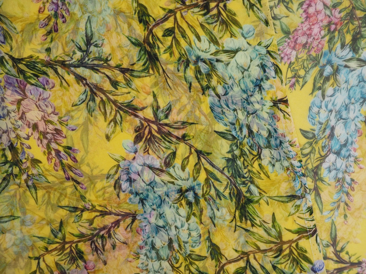 Jedwab szyfon - Kolorowe wisterie żółte tło Jedwab szyfon - Kolorowe wisterie żółte tło