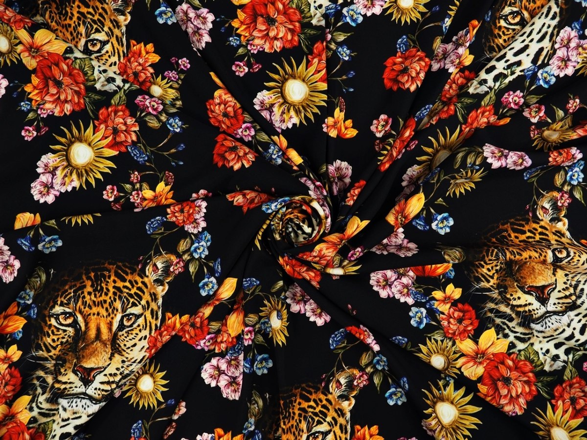 Jedwab elastyczny - Jaguar i kwiaty na czerni Jedwab elastyczny - Jaguar i kwiaty na czerni
