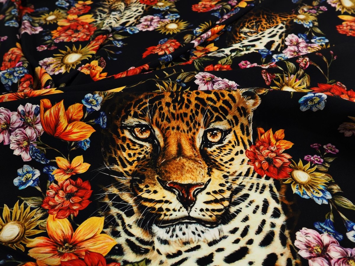 Jedwab elastyczny - Jaguar i kwiaty na czerni Jedwab elastyczny - Jaguar i kwiaty na czerni