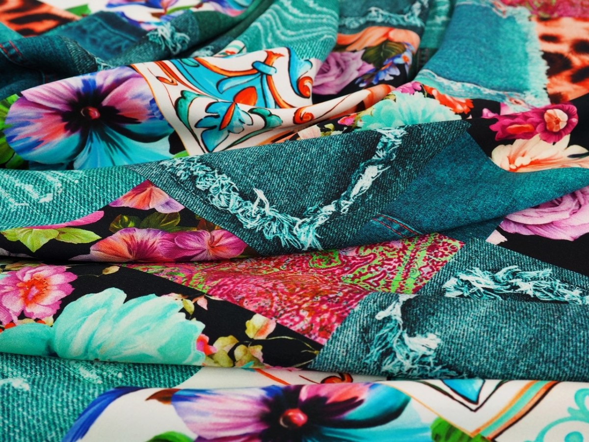 Jedwab elastyczny - Jeansowy patchwork czerwień Jedwab elastyczny - Jeansowy patchwork czerwień