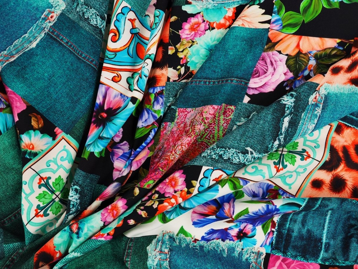 Jedwab elastyczny - Jeansowy patchwork czerwień Jedwab elastyczny - Jeansowy patchwork czerwień