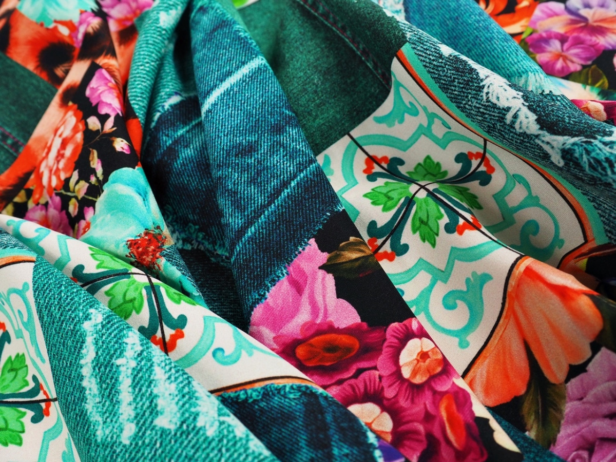 Jedwab elastyczny - Jeansowy patchwork czerwień Jedwab elastyczny - Jeansowy patchwork czerwień
