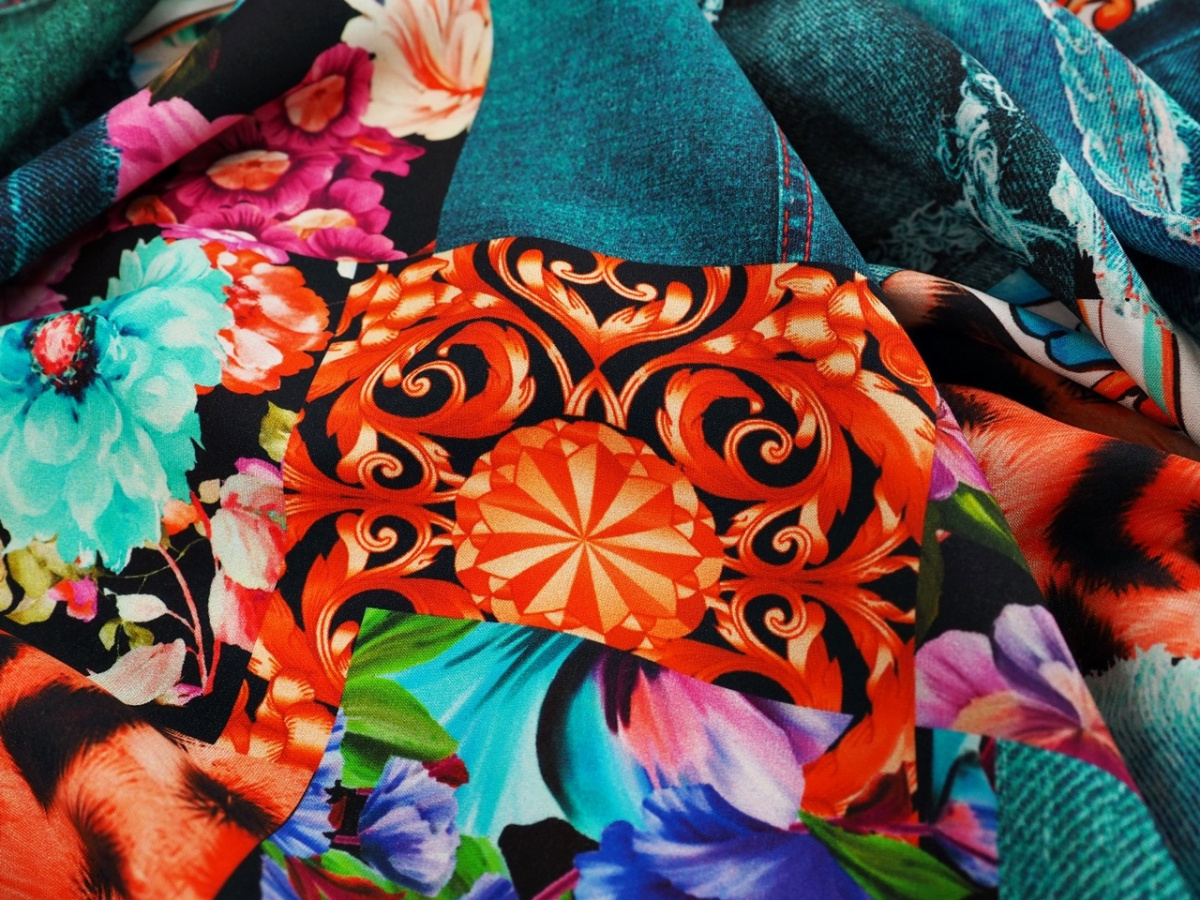 Jedwab elastyczny - Jeansowy patchwork czerwień Jedwab elastyczny - Jeansowy patchwork czerwień