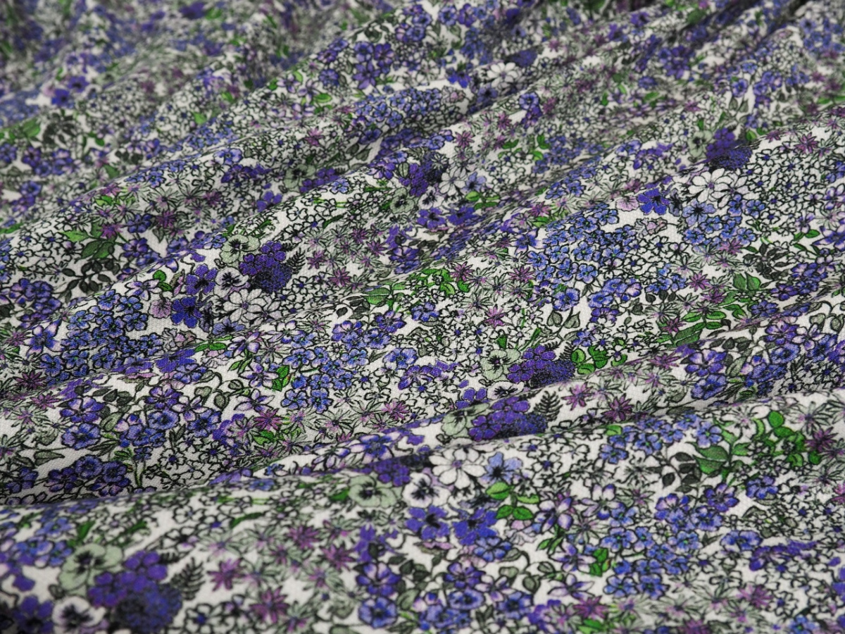 Wiskoza - Gęste kwiatki w chłodnych kolorach