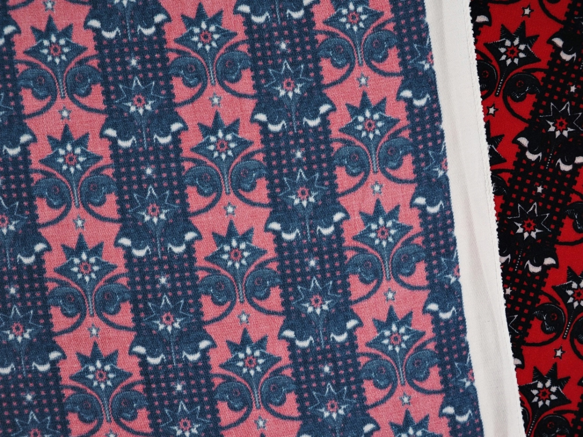 Wiskoza - Pionowe, regularne pasy i ornamenty Wiskoza - Pionowe, regularne pasy i ornamenty