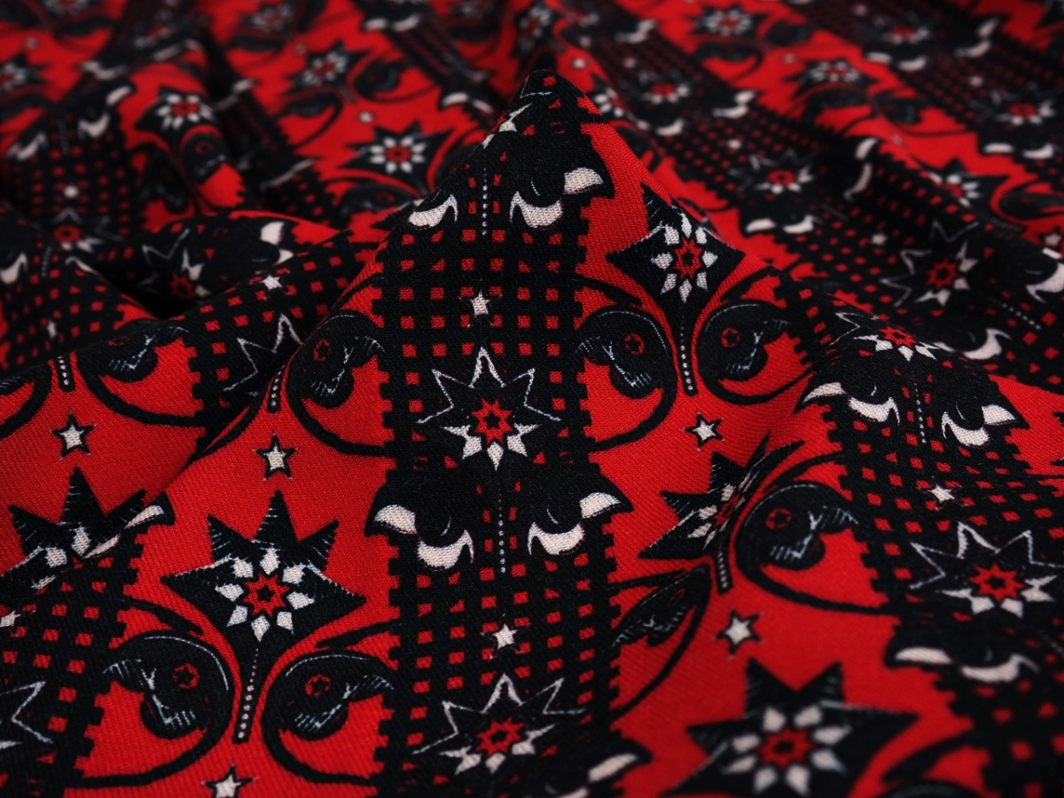 Wiskoza - Pionowe, regularne pasy i ornamenty Wiskoza - Pionowe, regularne pasy i ornamenty