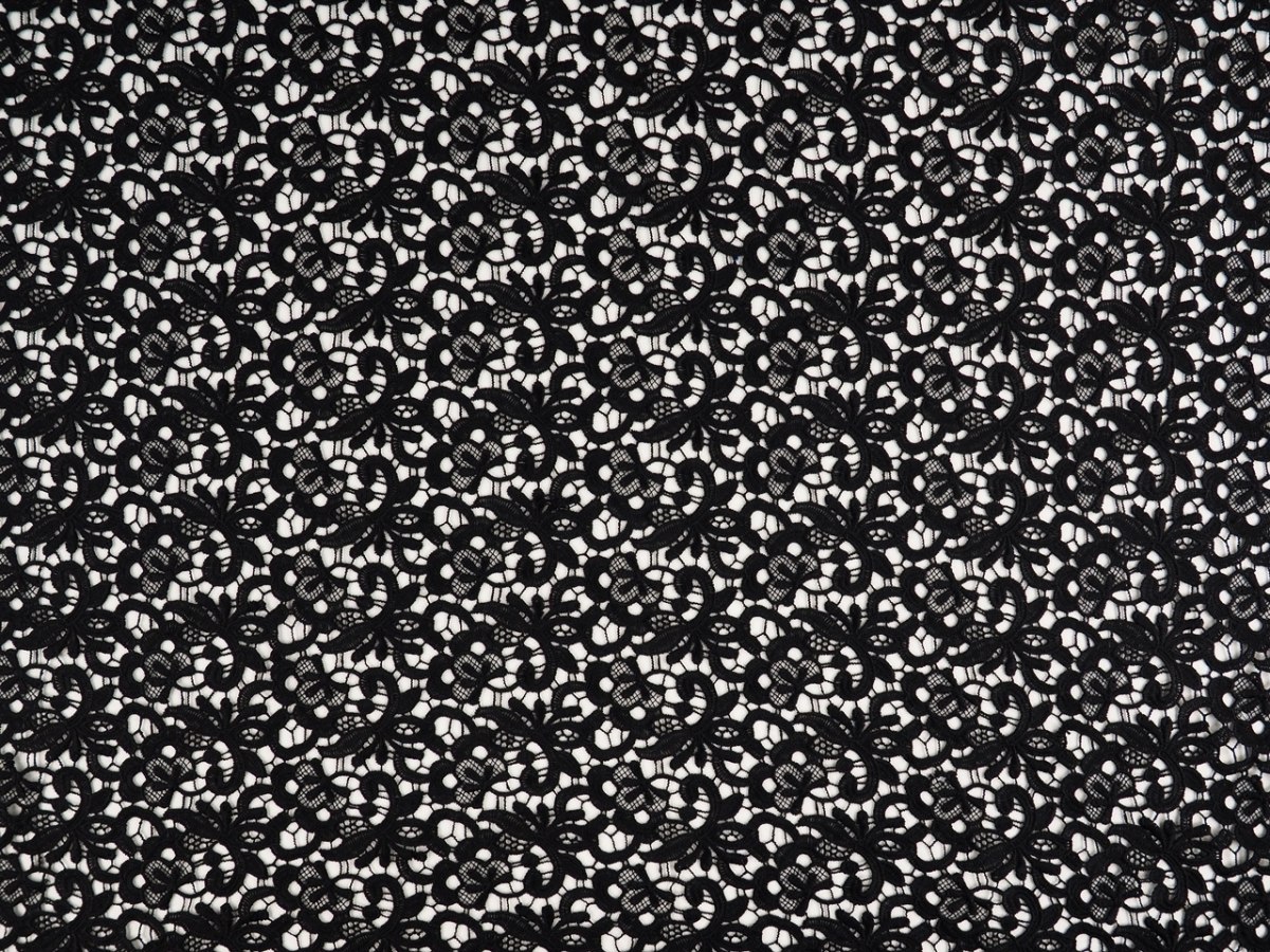Gipiura - Regularne czarne kwiaty i zdobny brzeg