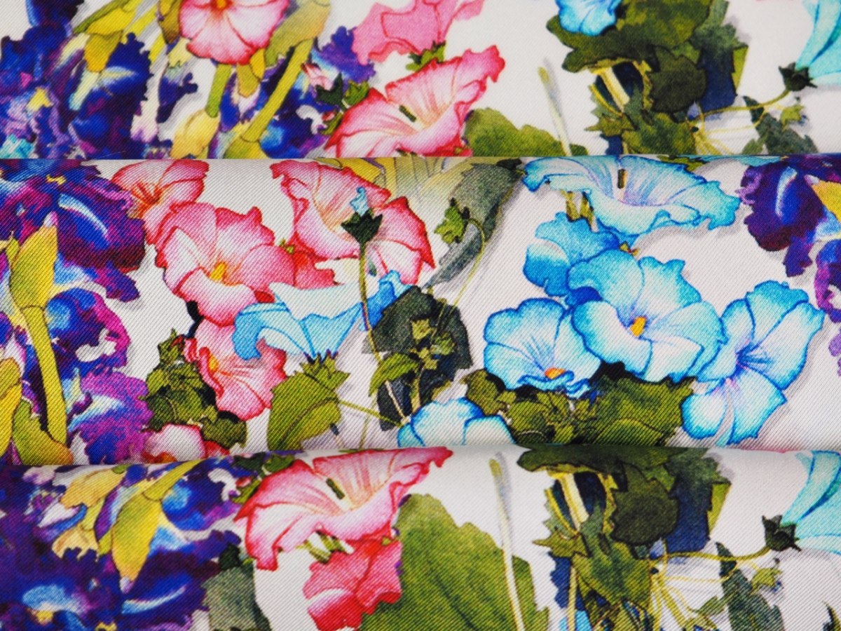 Jedwab twill - Kolorowe pelargonie na bieli Jedwab twill - Kolorowe pelargonie na bieli