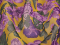 Jedwab szyfon - Fioletowe kwiaty na żółtym tle