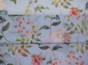Jedwab szyfon - Gałązki kwiatów na błękicie