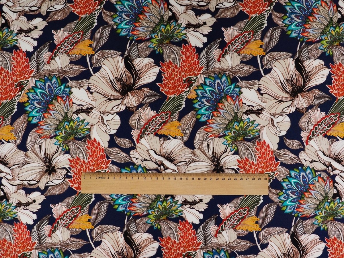 Jedwab twill - Szkicowane kwiaty na granacie Jedwab twill - Szkicowane kwiaty na granacie