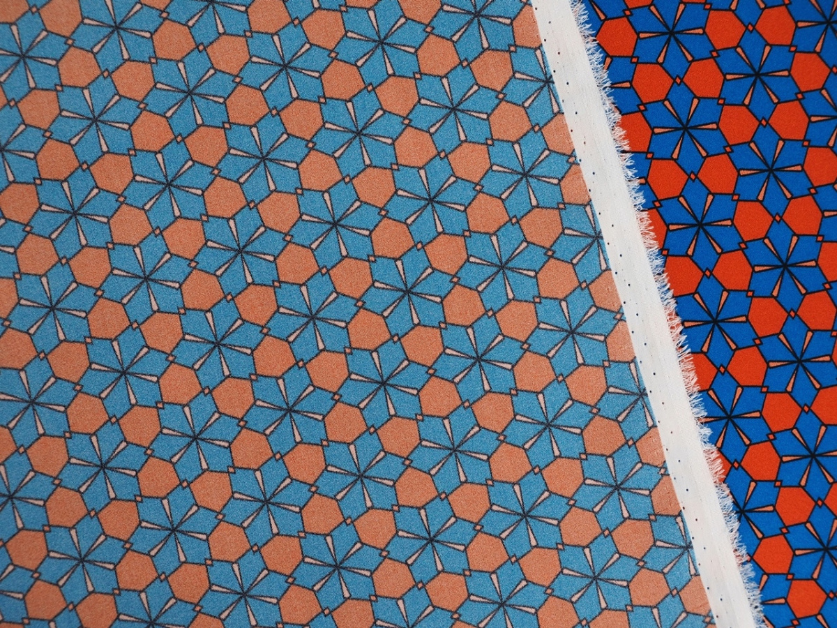 Jedwab elastyczny - Niebieskie wzory geometryczne Jedwab elastyczny - Niebieskie wzory geometryczne