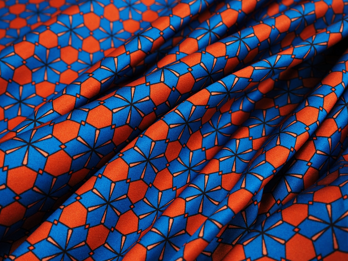 Jedwab elastyczny - Niebieskie wzory geometryczne Jedwab elastyczny - Niebieskie wzory geometryczne