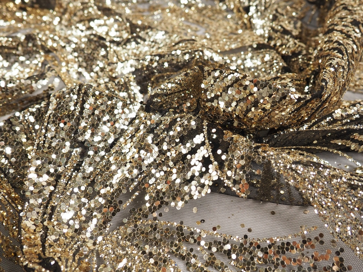Materiał wieczorowy - Złote rośliny na czerni Materiał wieczorowy - Złote rośliny na czerni