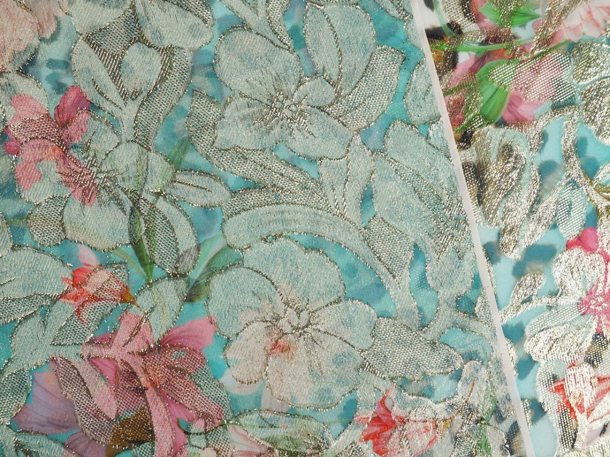 Jedwab lurex - Panterka, błękit i złote kwiaty Jedwab lurex - Panterka, błękit i złote kwiaty