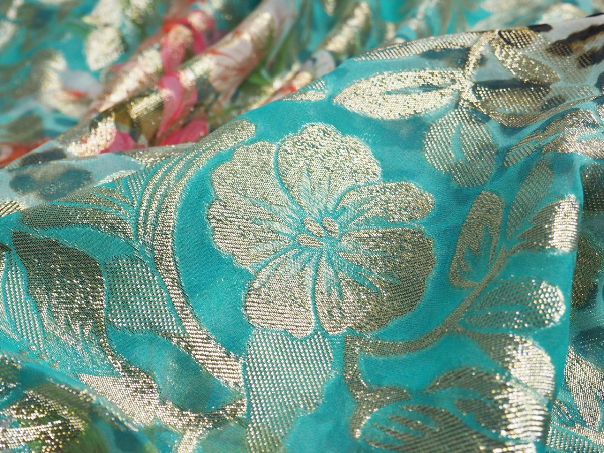 Jedwab lurex - Panterka, błękit i złote kwiaty Jedwab lurex - Panterka, błękit i złote kwiaty