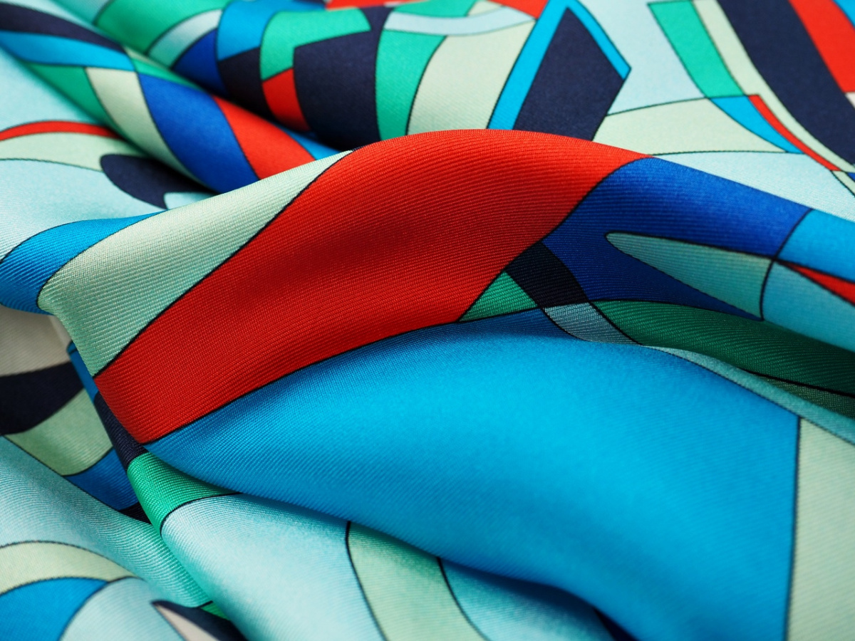 Jedwab twill - Chłodna geometria i czerwień Jedwab twill - Chłodna geometria i czerwień