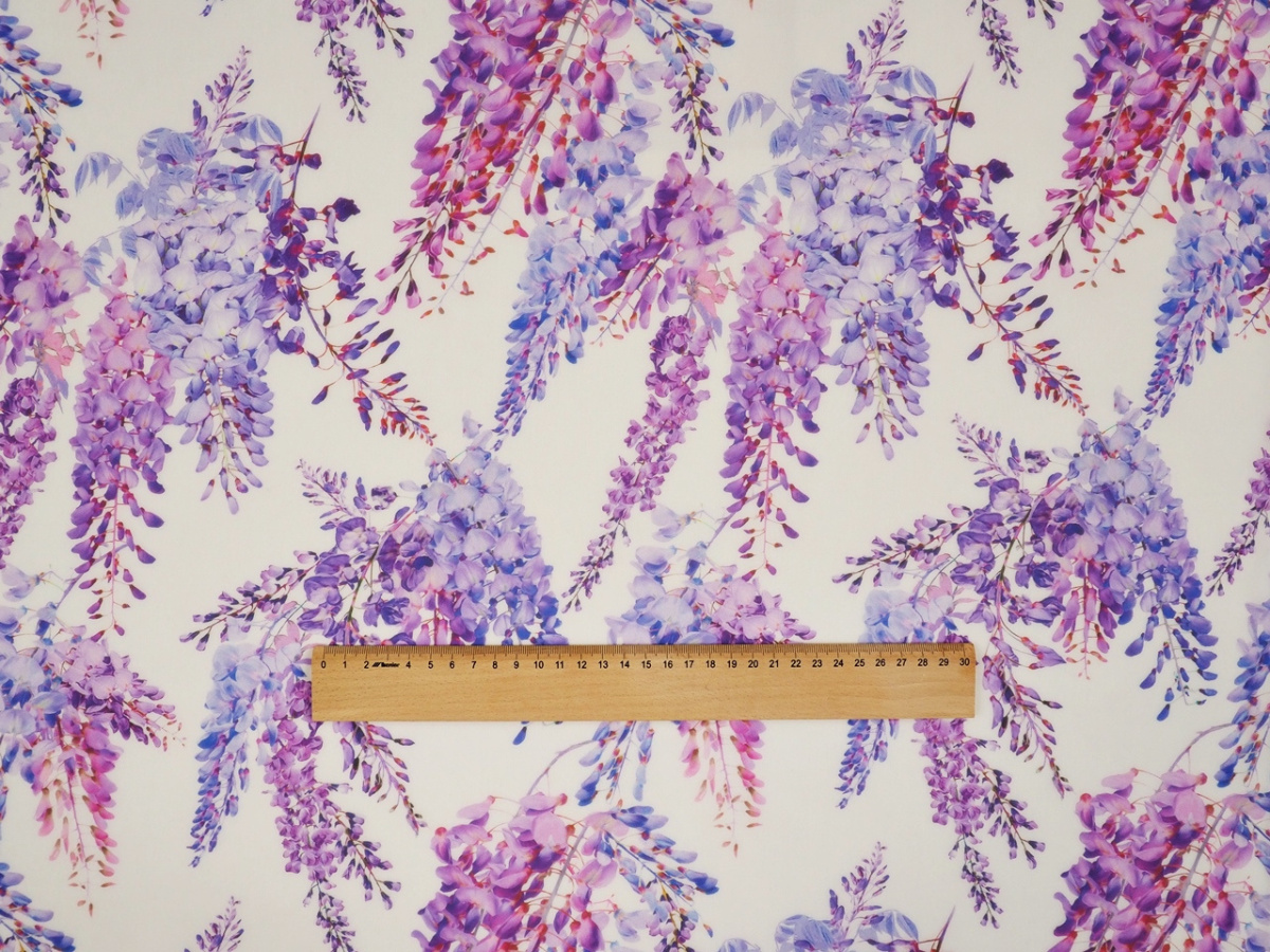 Jedwab szyfon - Fioletowe wisterie, białe tło Jedwab szyfon - Fioletowe wisterie, białe tło