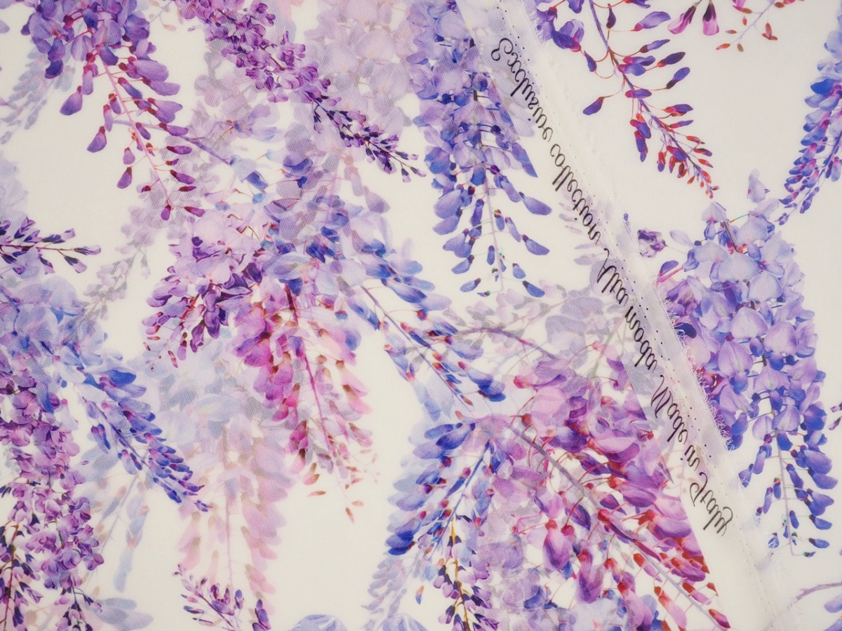 Jedwab szyfon - Fioletowe wisterie, białe tło Jedwab szyfon - Fioletowe wisterie, białe tło