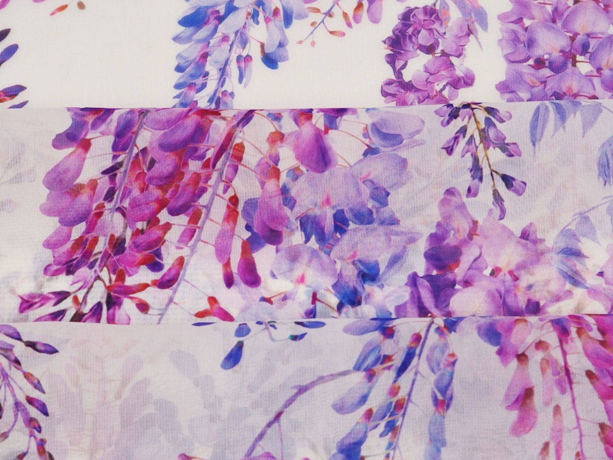 Jedwab szyfon - Fioletowe wisterie, białe tło Jedwab szyfon - Fioletowe wisterie, białe tło