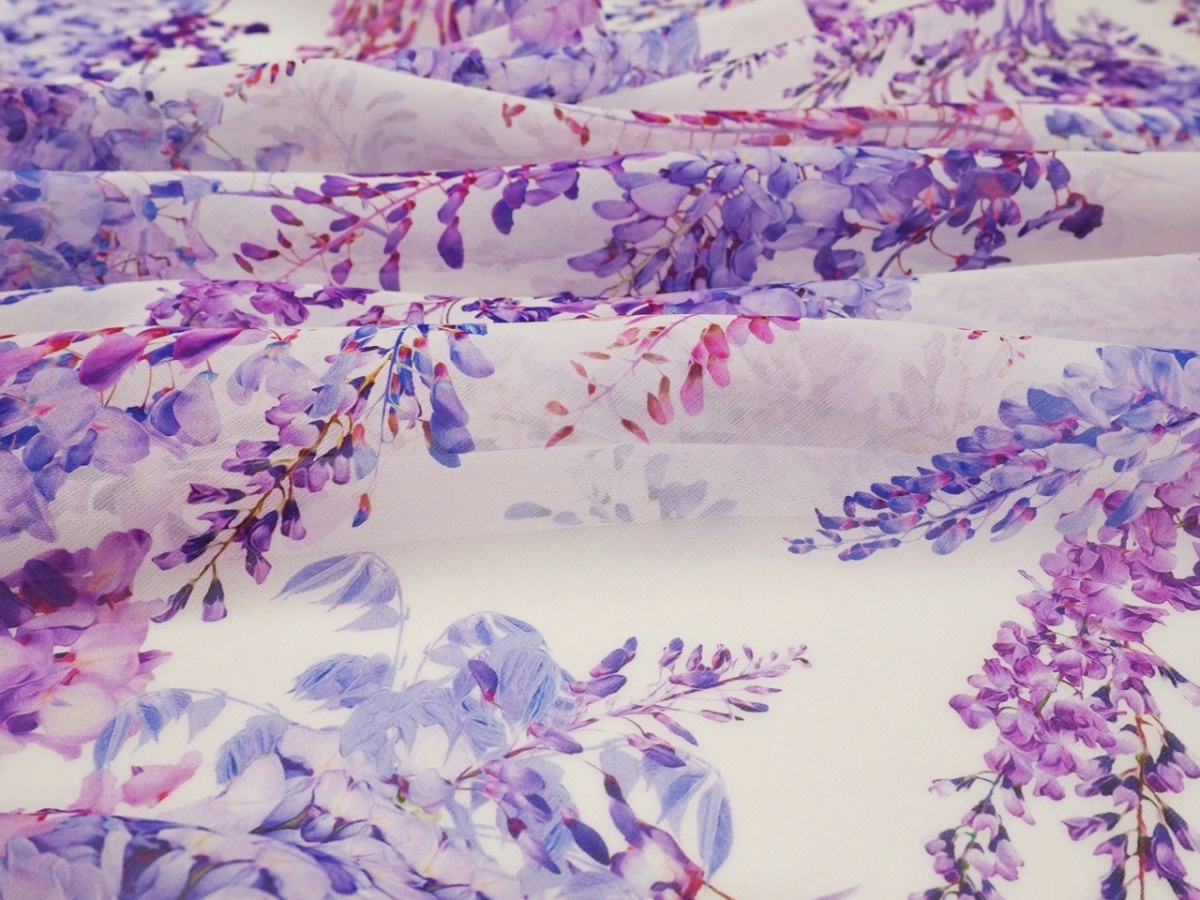 Jedwab szyfon - Fioletowe wisterie, białe tło Jedwab szyfon - Fioletowe wisterie, białe tło