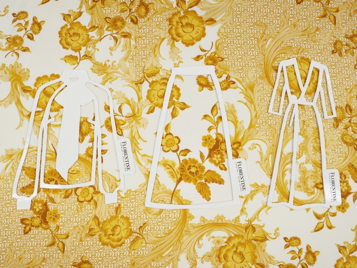 Jedwab naturalny - Złote ornamenty na bieli