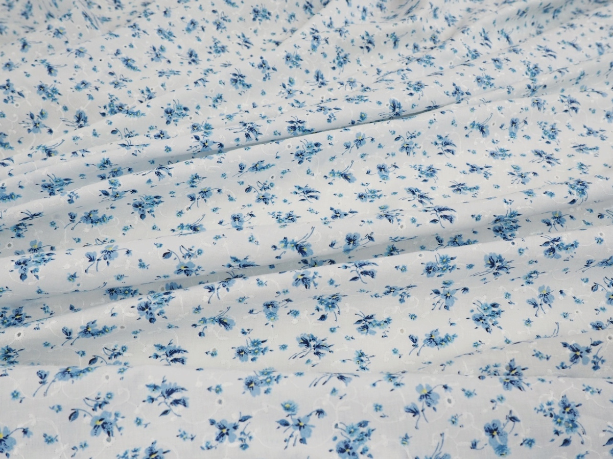 Bawełna ażurowa - Niebieskie kwiaty na bieli