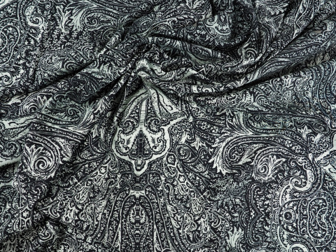 Jedwab elastyczny - Czarne ornamenty na seledynie Jedwab elastyczny - Czarne ornamenty na seledynie