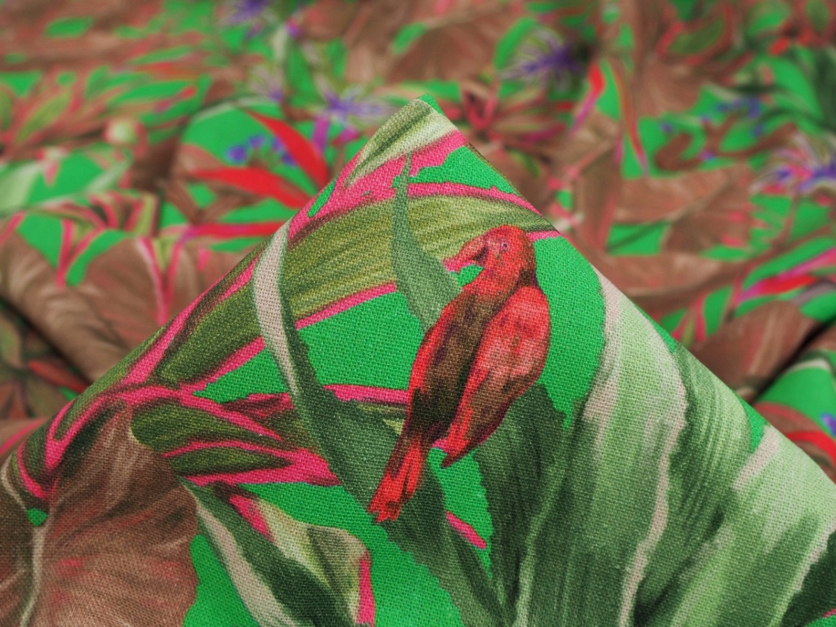 Len z wiskozą - Egzotyczne rośliny i papugi na zieleni