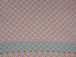 Dzianina wiskozowa - Białe kwiaty na pastelowym różu [panel 0,95 m]