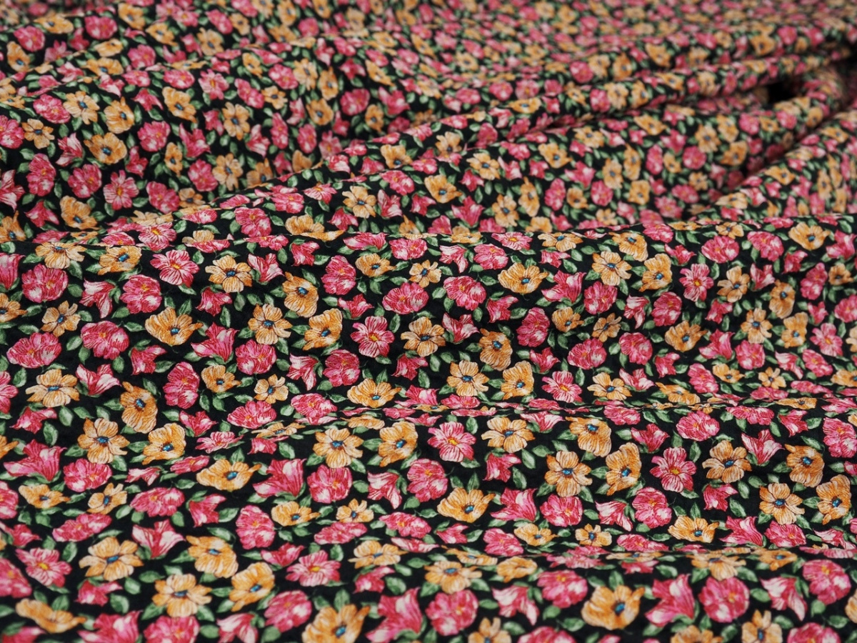 Bawełna gnieciona - Drobne kwiaty na czerni