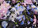 Jedwab elastyczny szyfon - Kwiaty akacji na czerni
