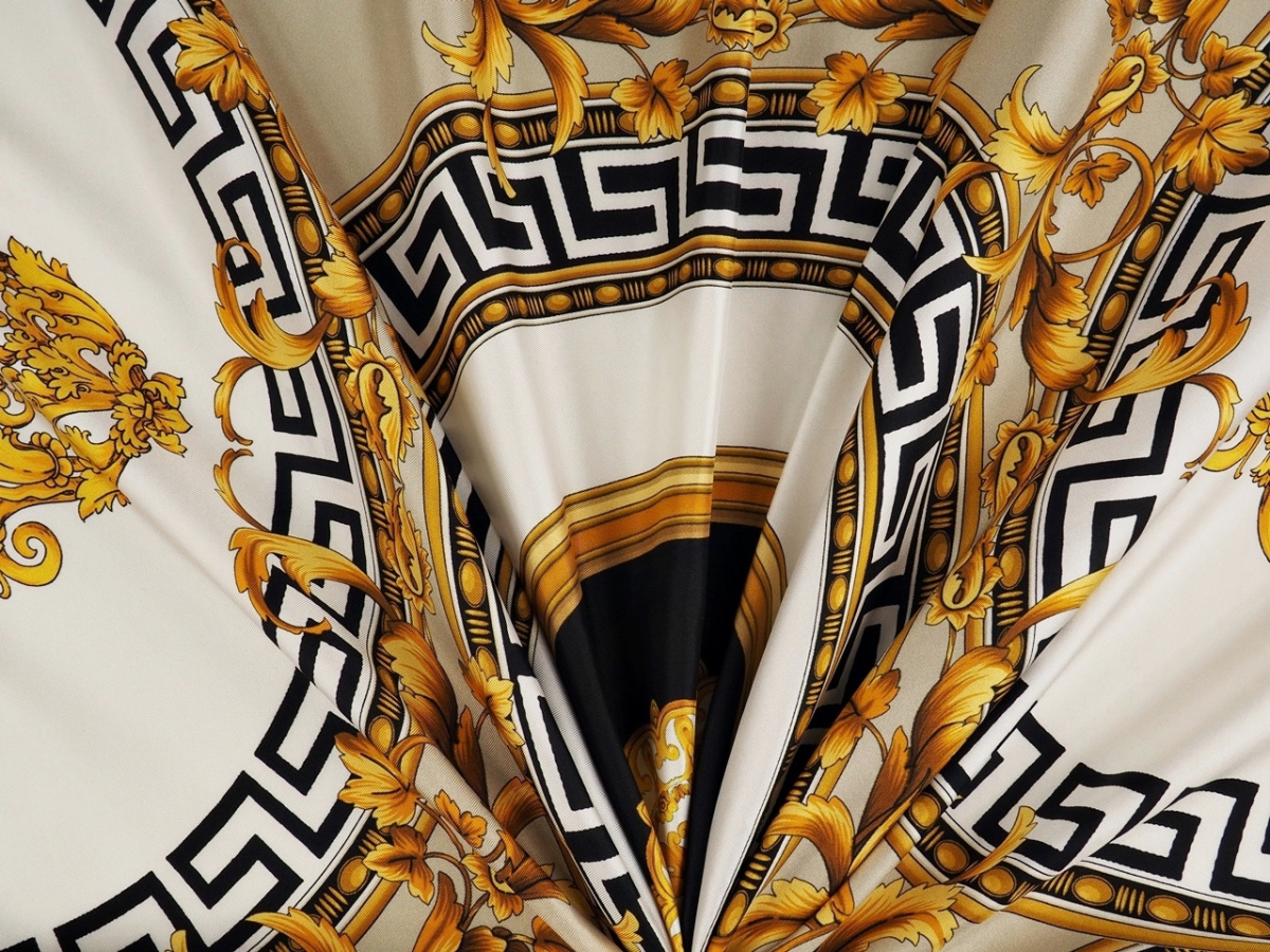 Jedwab twill - Złote ornamenty i koła Jedwab twill - Złote ornamenty i koła