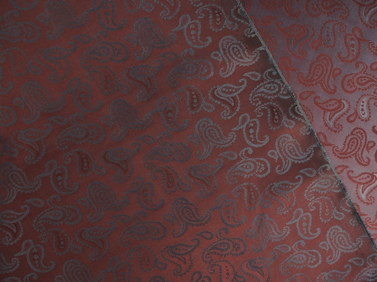 Podszewka wytłaczana - Paisley opalizujące bordo Podszewka wytłaczana - Paisley opalizujące bordo
