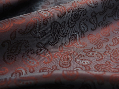 Podszewka wytłaczana - Paisley opalizujące bordo Podszewka wytłaczana - Paisley opalizujące bordo