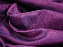 Podszewka wytłaczana - Opalizujący paisley fiolet