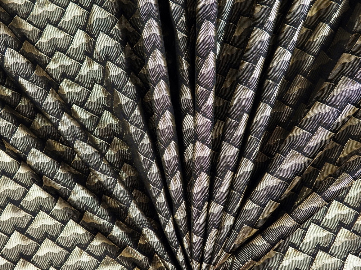 Żakard metaliczny - Złota geometria Żakard metaliczny - Złota geometria