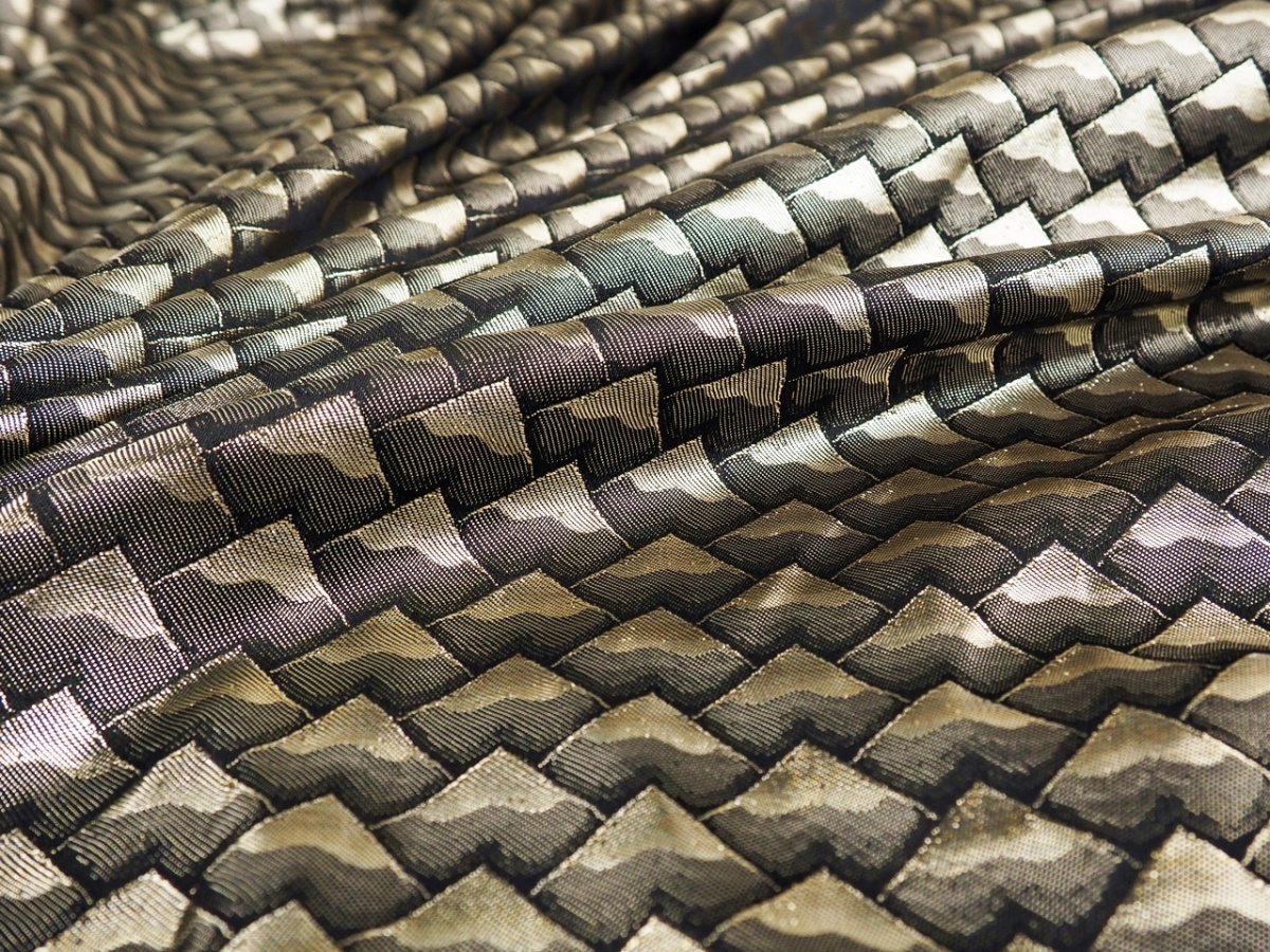 Żakard metaliczny - Złota geometria Żakard metaliczny - Złota geometria