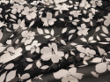 Jedwab szyfon - Kremowe kwiaty na czerni