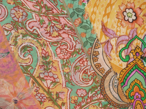 Wiskoza szyfon - Pomarańczowy paisley i kwiaty Wiskoza szyfon - Pomarańczowy paisley i kwiaty