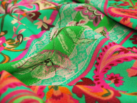 Wiskoza krepa - Pionowe pasy, paisley Wiskoza krepa - Pionowe pasy, paisley
