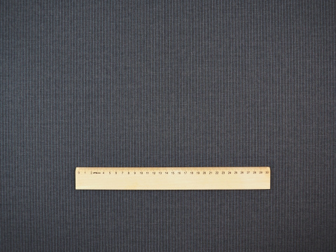 Wełna naturalna - Błękitny prążek na ciemnym szarym