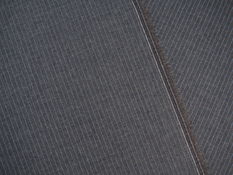 Wełna naturalna - Błękitny prążek na ciemnym szarym