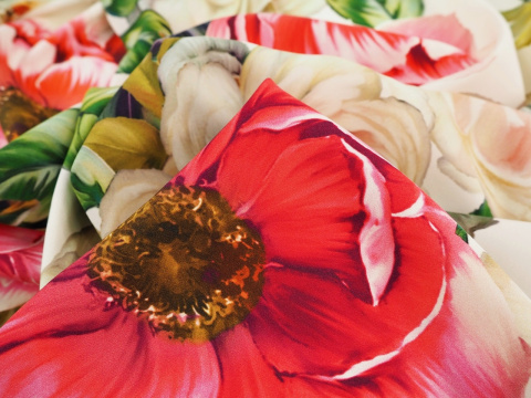 biały jedwab elastyczny peonie biały jedwab elastyczny peonie