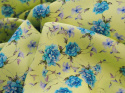 cytrynowy żółty jedwab niebieskie różyczki